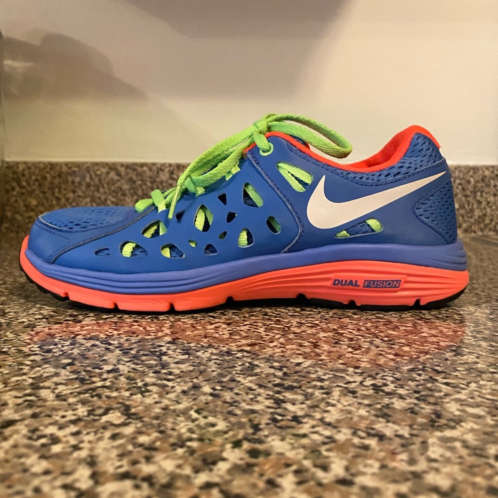 Women’s Nike Dual Fusion 2 Sneakers